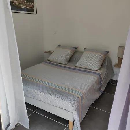 Nimes, France Apartamento *